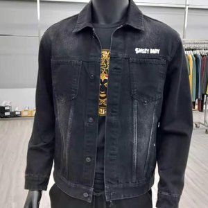 In autumn, men can match students' clothes